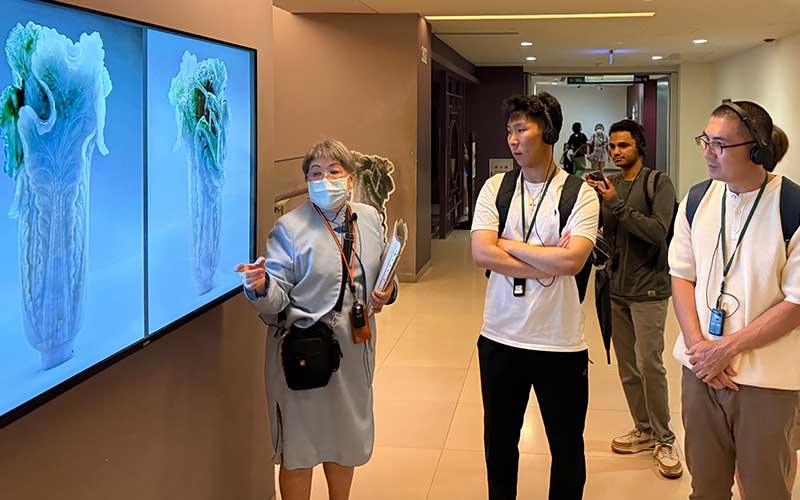 Students participate in an educational tour in Taiwan.