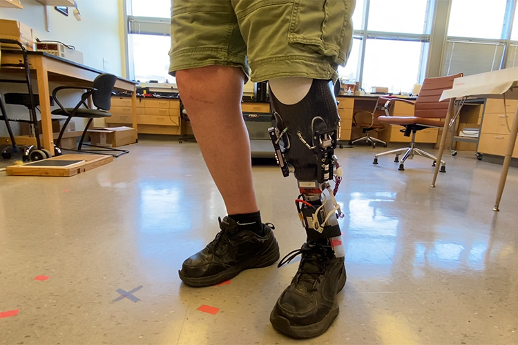 A volunteer in a prosthetic leg