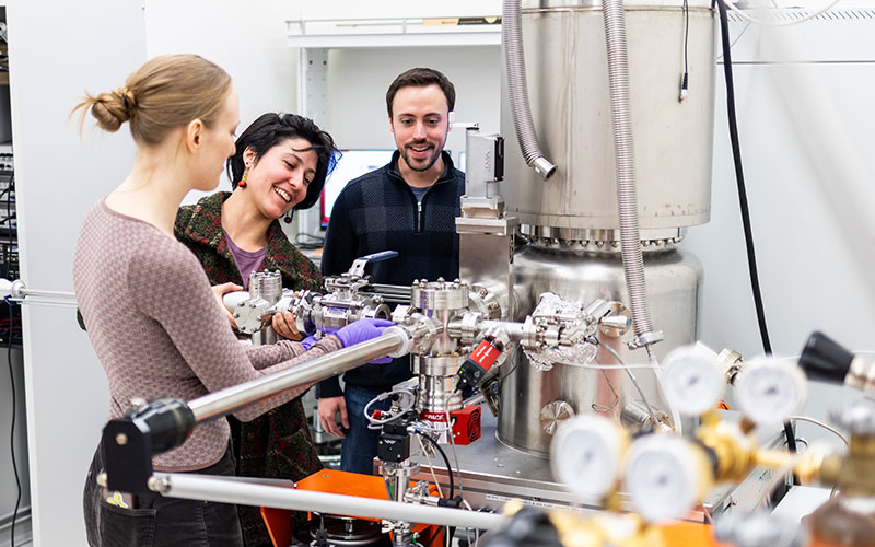 Researchers working with faculty member in lab