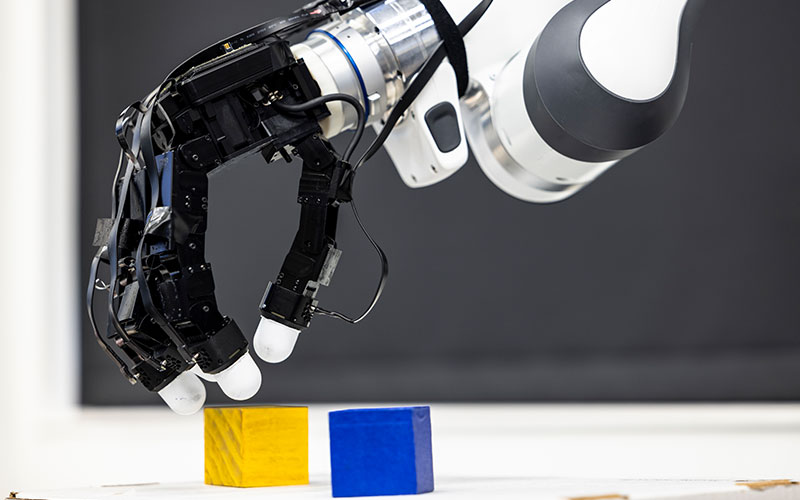 Robotic hand about to grip small object