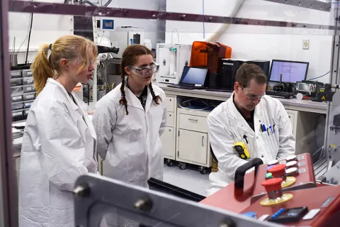 Fabricating battery electrodes using a slot-die coater