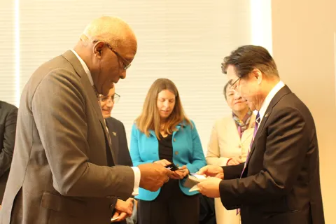 UW President Jones and Tohoku University President Tominaga