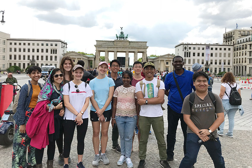 A group of students standing in front of the Brandenburg Gate