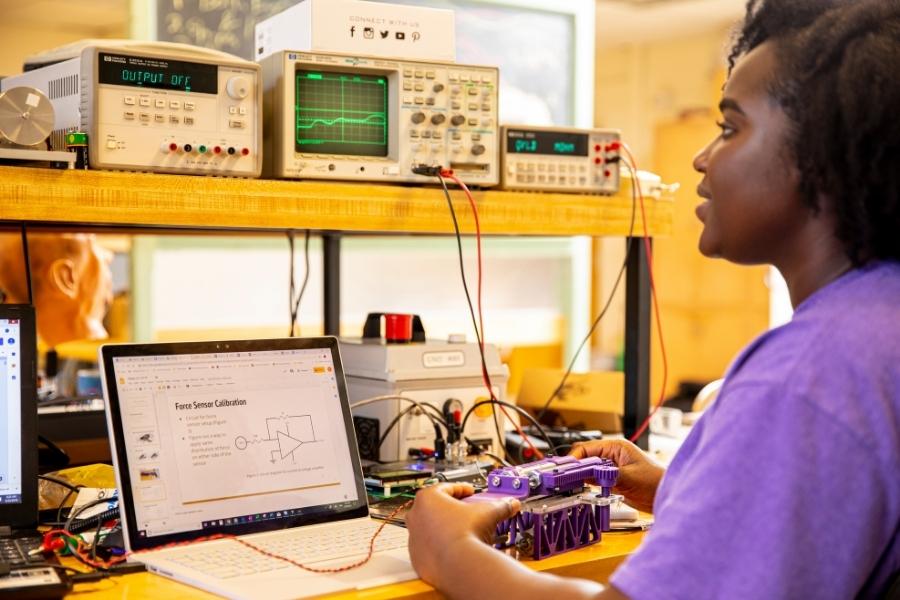 Woman at a computer lab